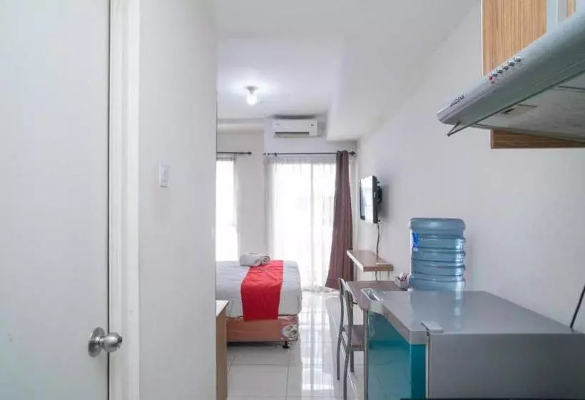 ホテル Reddoorz Apartment @ Skylounge Tamansari