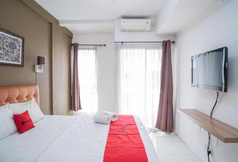 בית מלון כפרי Reddoorz Apartment @ Skylounge Tamansari