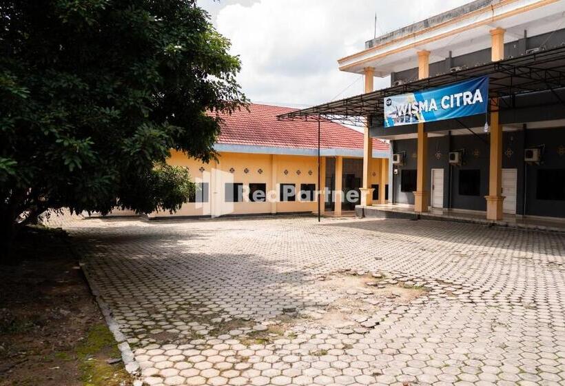 Отель Wisma Citra Metro Mitra Reddoorz