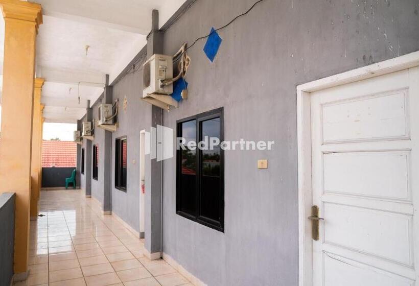 Отель Wisma Citra Metro Mitra Reddoorz