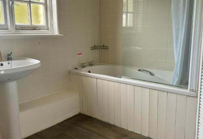 פנסיון The Cricketers Inn