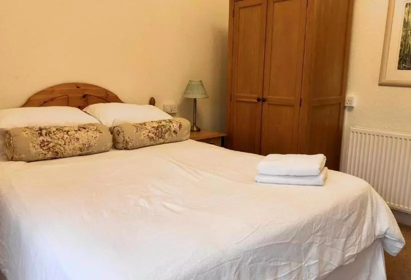 پانسیون The Cricketers Inn