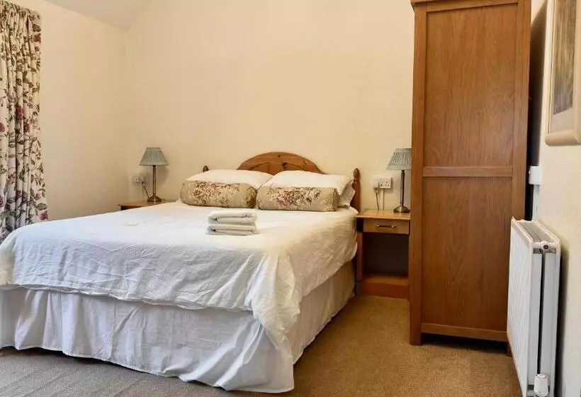 پانسیون The Cricketers Inn