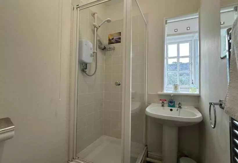 پانسیون The Cricketers Inn