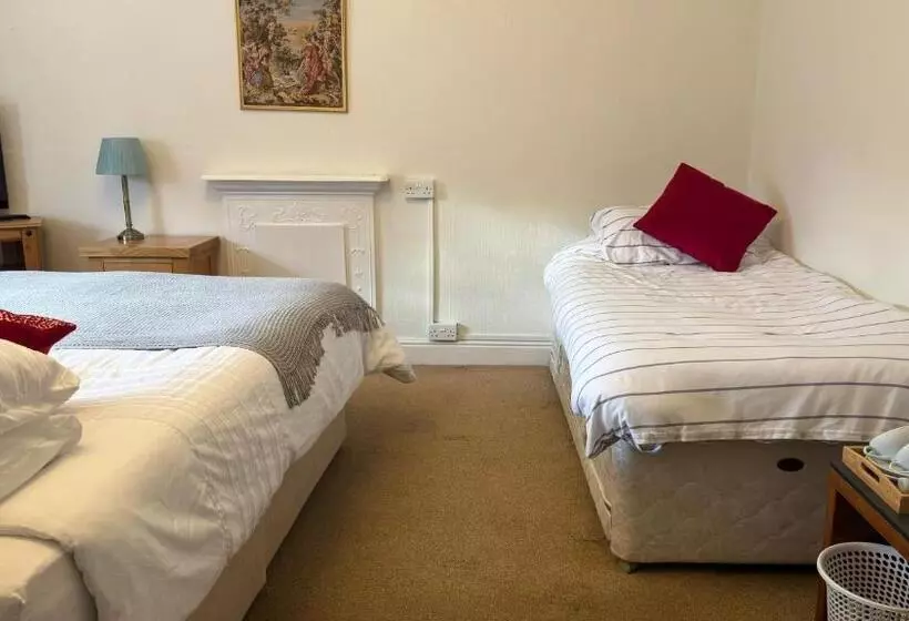 پانسیون The Cricketers Inn