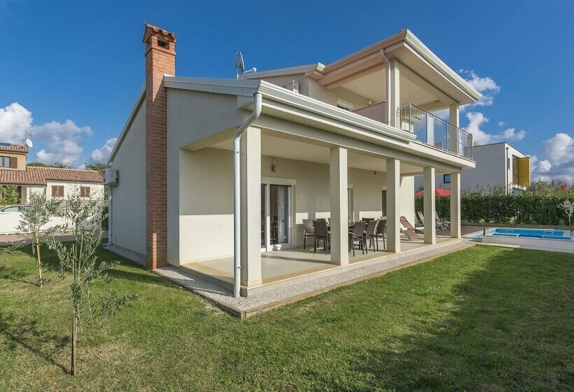 Villa With Private Pool & Garden Near Porec & Water Park