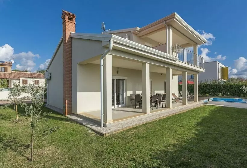 Villa With Private Pool & Garden Near Porec & Water Park