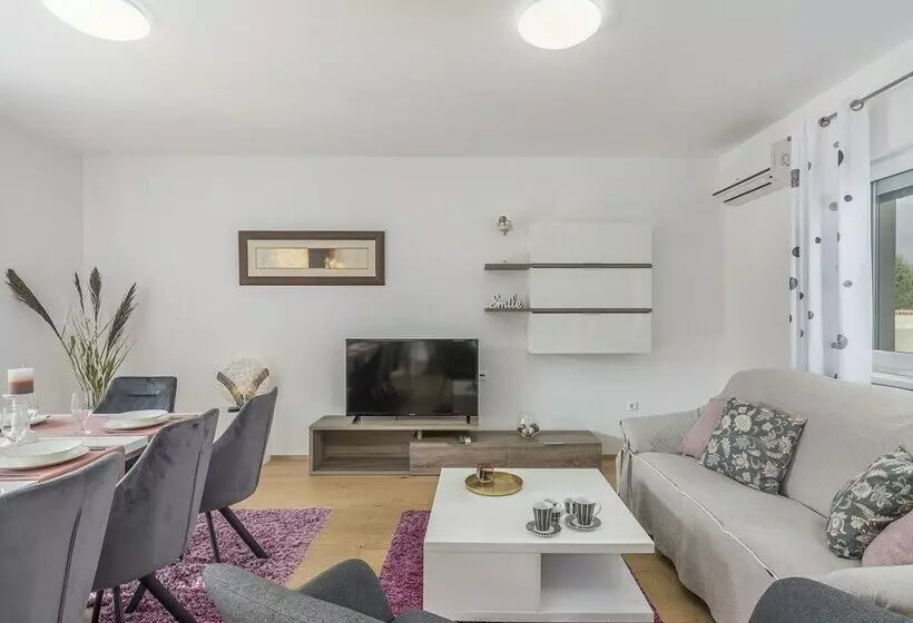 Villa With Private Pool & Garden Near Porec & Water Park