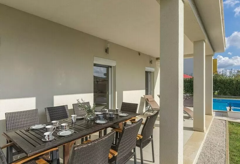 Villa With Private Pool & Garden Near Porec & Water Park