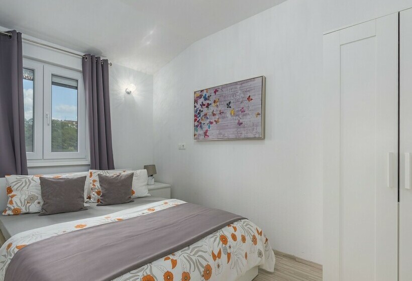 Villa With Private Pool & Garden Near Porec & Water Park