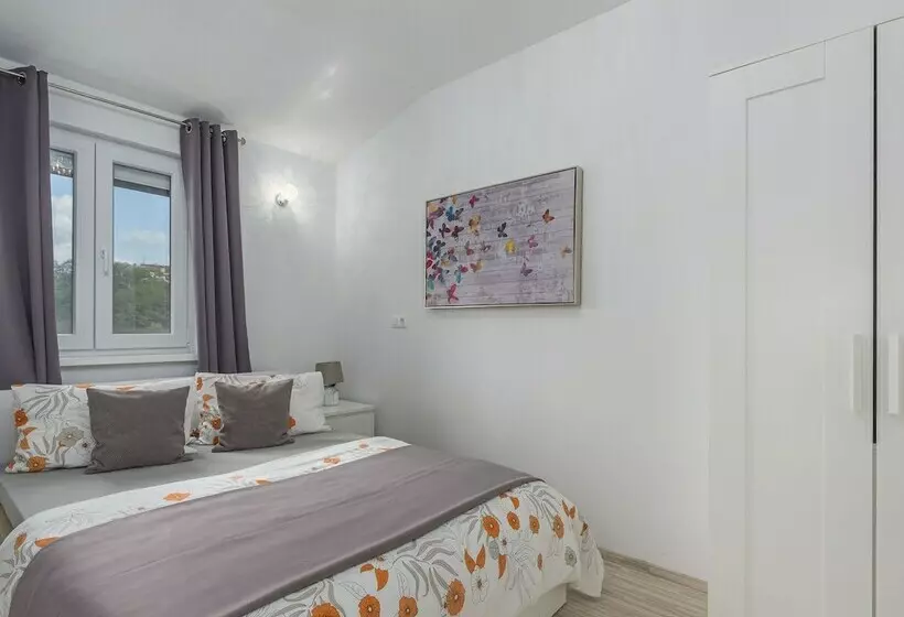 Villa With Private Pool & Garden Near Porec & Water Park