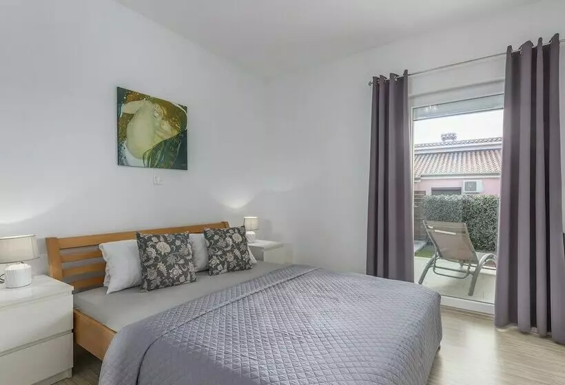 Villa With Private Pool & Garden Near Porec & Water Park
