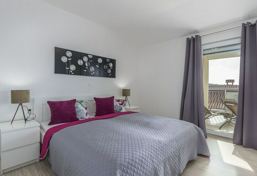 Villa With Private Pool & Garden Near Porec & Water Park