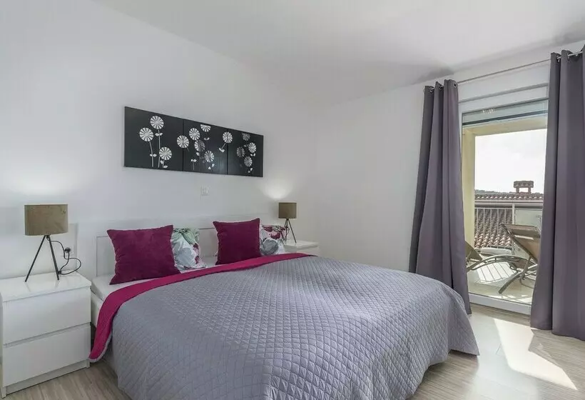 Villa With Private Pool & Garden Near Porec & Water Park