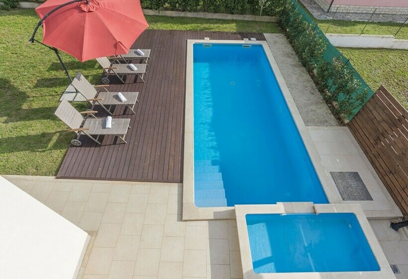 Villa With Private Pool & Garden Near Porec & Water Park