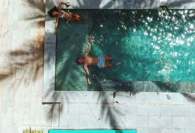 ユースホステル Lotide Surf Camps Lombok