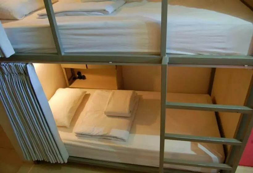 ユースホステル Lotide Surf Camps Lombok