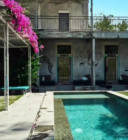 ユースホステル Lotide Surf Camps Lombok