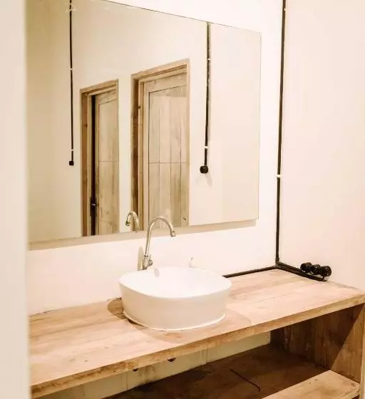 ユースホステル Lotide Surf Camps Lombok