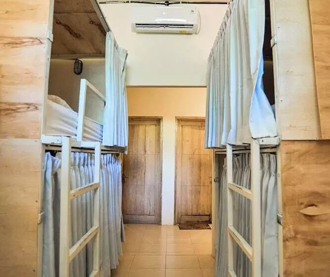 ユースホステル Lotide Surf Camps Lombok