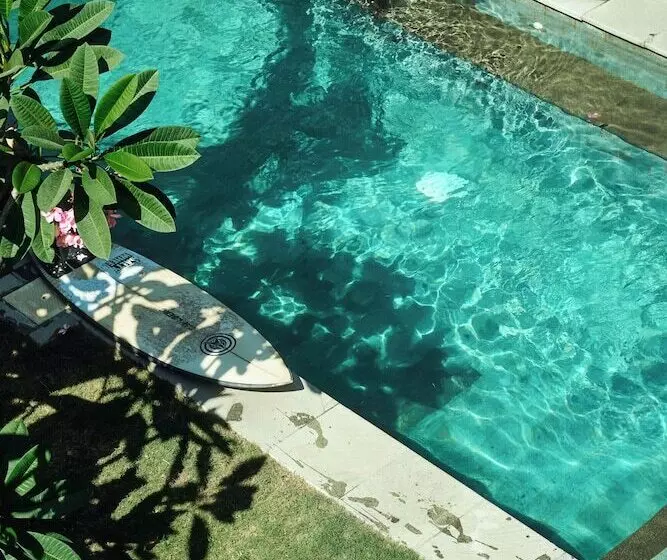 ユースホステル Lotide Surf Camps Lombok