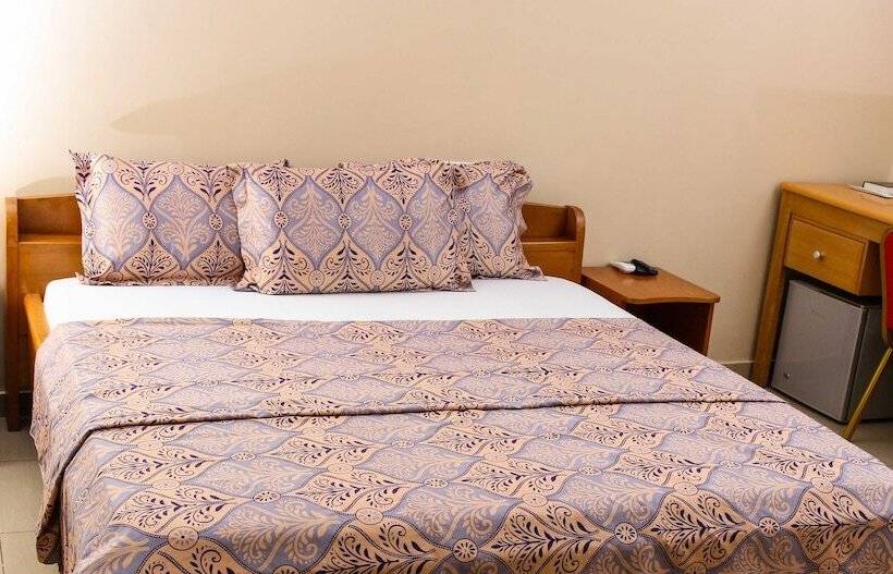 בית מלון כפרי Agblor Lodge