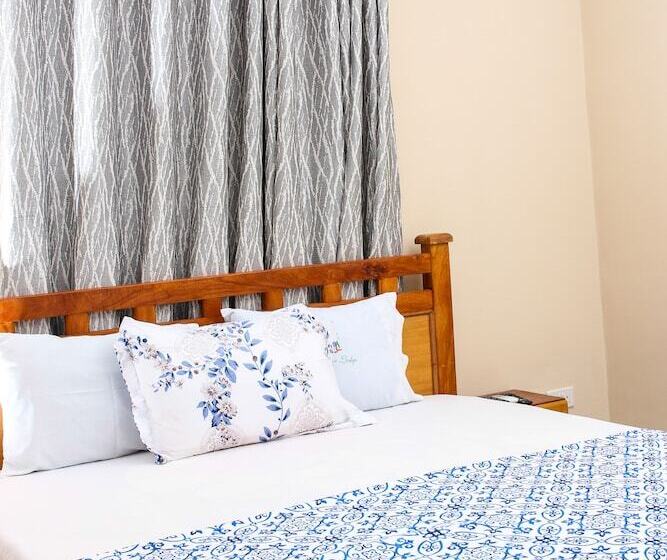 בית מלון כפרי Agblor Lodge