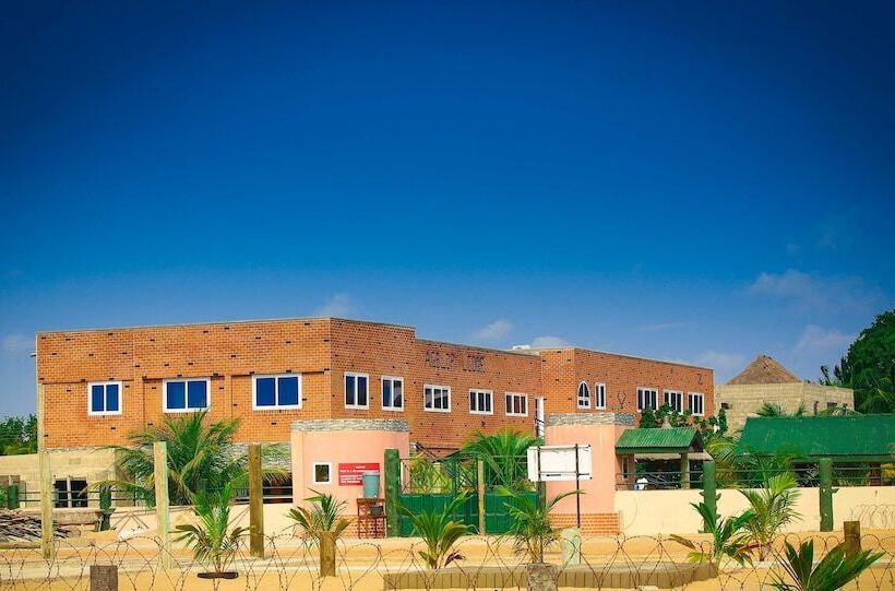 בית מלון כפרי Agblor Lodge