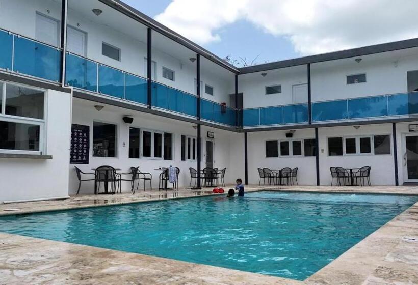 هتل Douglas Highway Inn