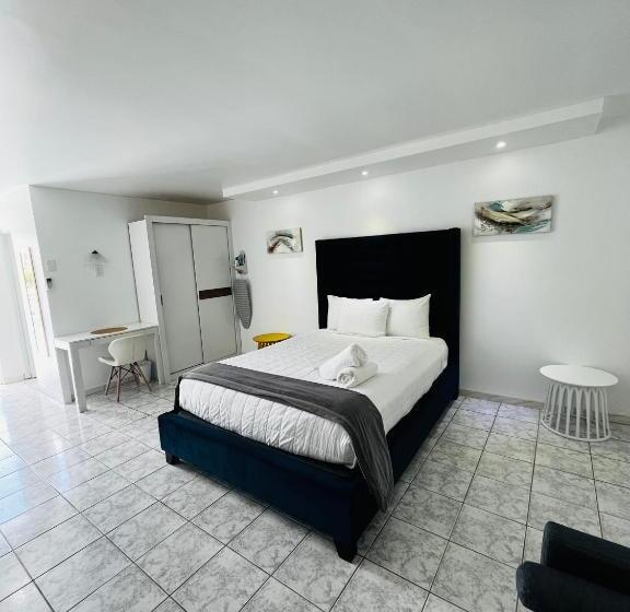 هتل Douglas Highway Inn