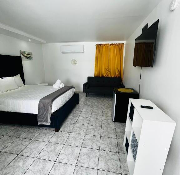 هتل Douglas Highway Inn