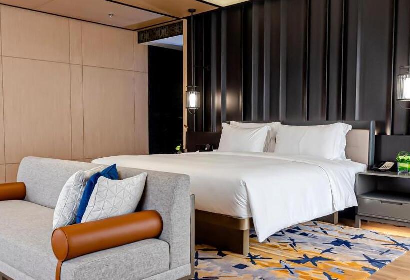 Отель Okura Manila