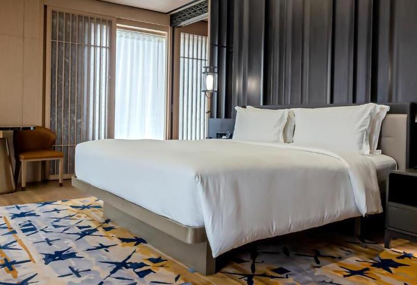 Отель Okura Manila