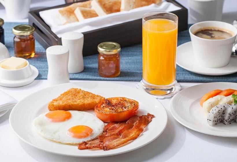 Отель Okura Manila