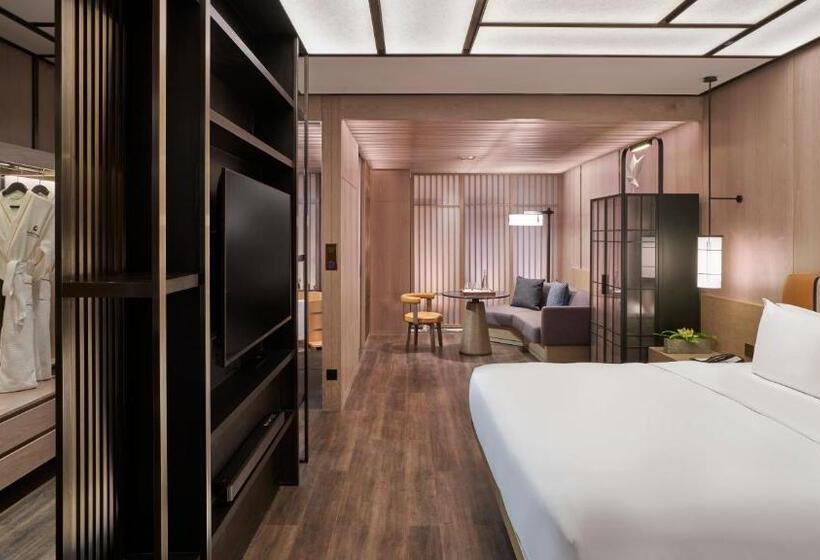 Отель Okura Manila