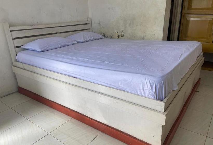 בית מלון כפרי Oyo 90616 Jojo Residence Syariah