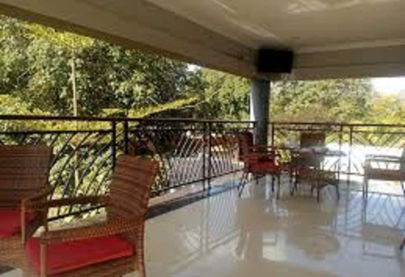 هتل Royal Cashrise Lodge