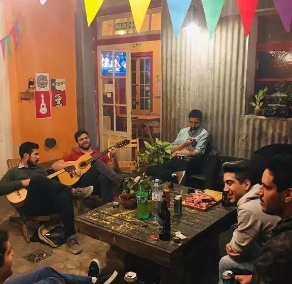 پانسیون Casa Artigas Hostel