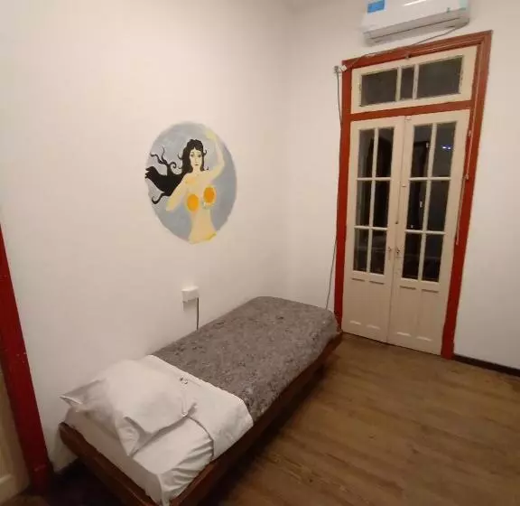 پانسیون Casa Artigas Hostel