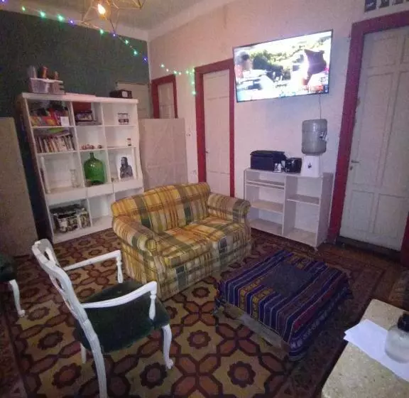 پانسیون Casa Artigas Hostel