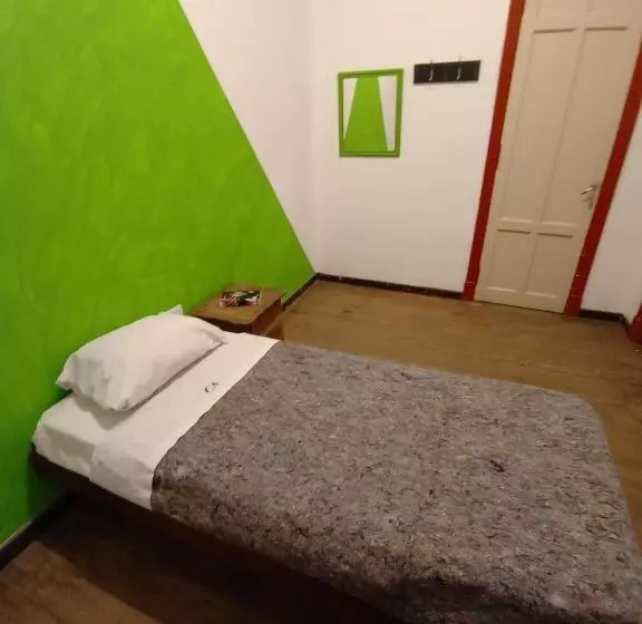 پانسیون Casa Artigas Hostel