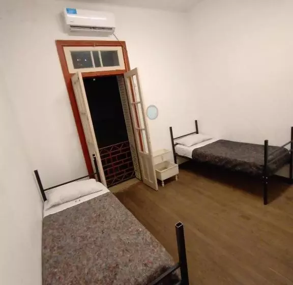 پانسیون Casa Artigas Hostel