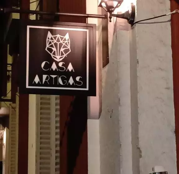 پانسیون Casa Artigas Hostel