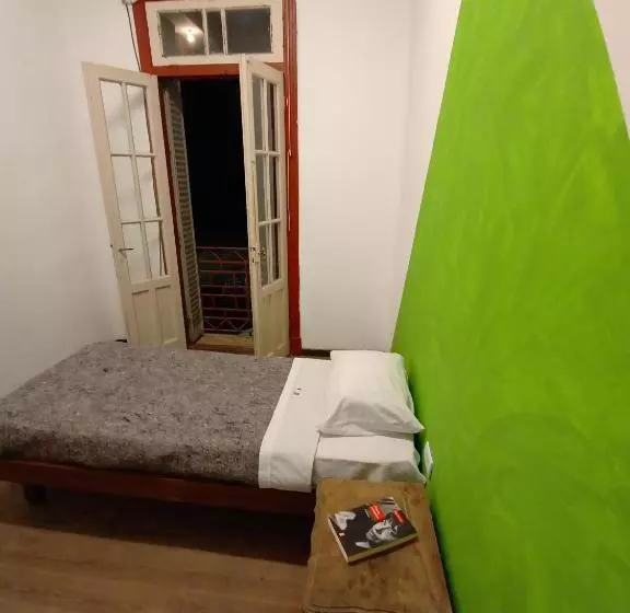 پانسیون Casa Artigas Hostel
