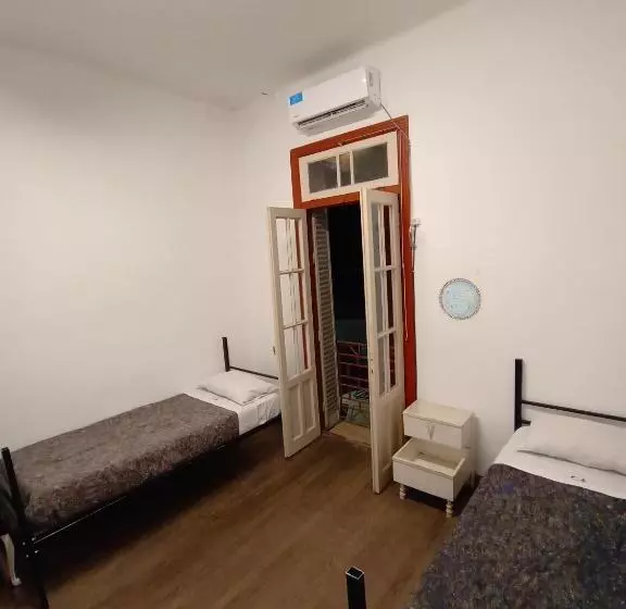 پانسیون Casa Artigas Hostel