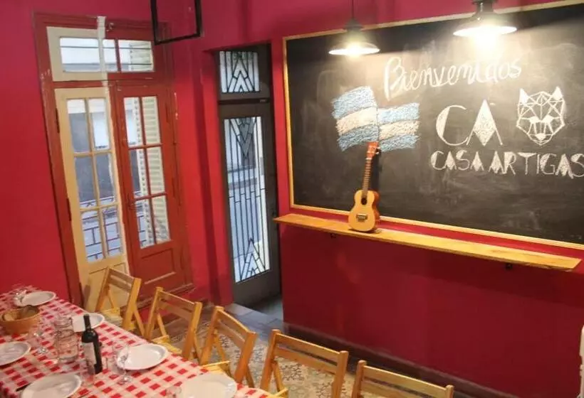 پانسیون Casa Artigas Hostel