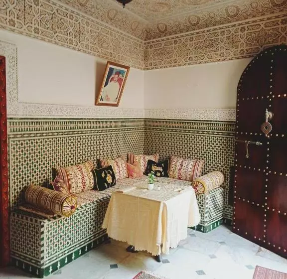 هتل Hôtel Sid El Aidi Médina