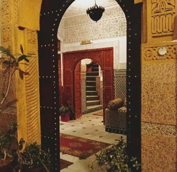 هتل Hôtel Sid El Aidi Médina