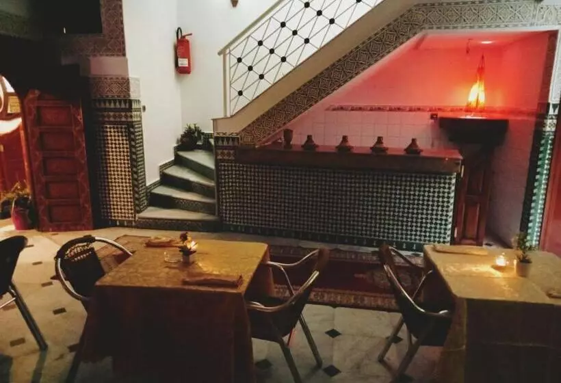 هتل Hôtel Sid El Aidi Médina