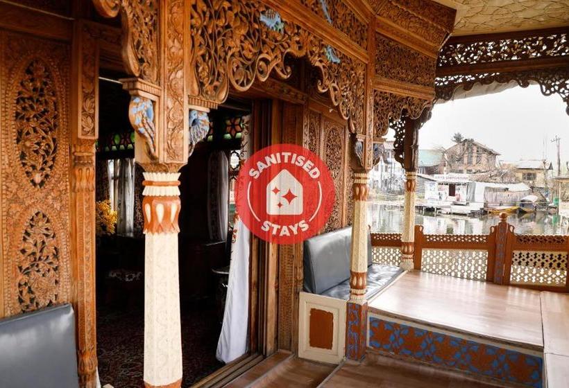 Hotel Oyo 72547 New Lucifer House Boat